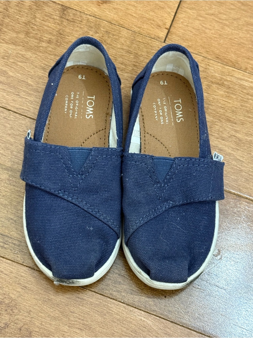 TOMS Kids Navy Canvas Hook-and-Loop Moccasins